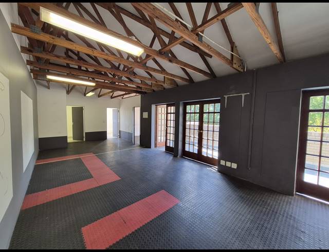 127M² OFFICE TO LET IN PARKMORE